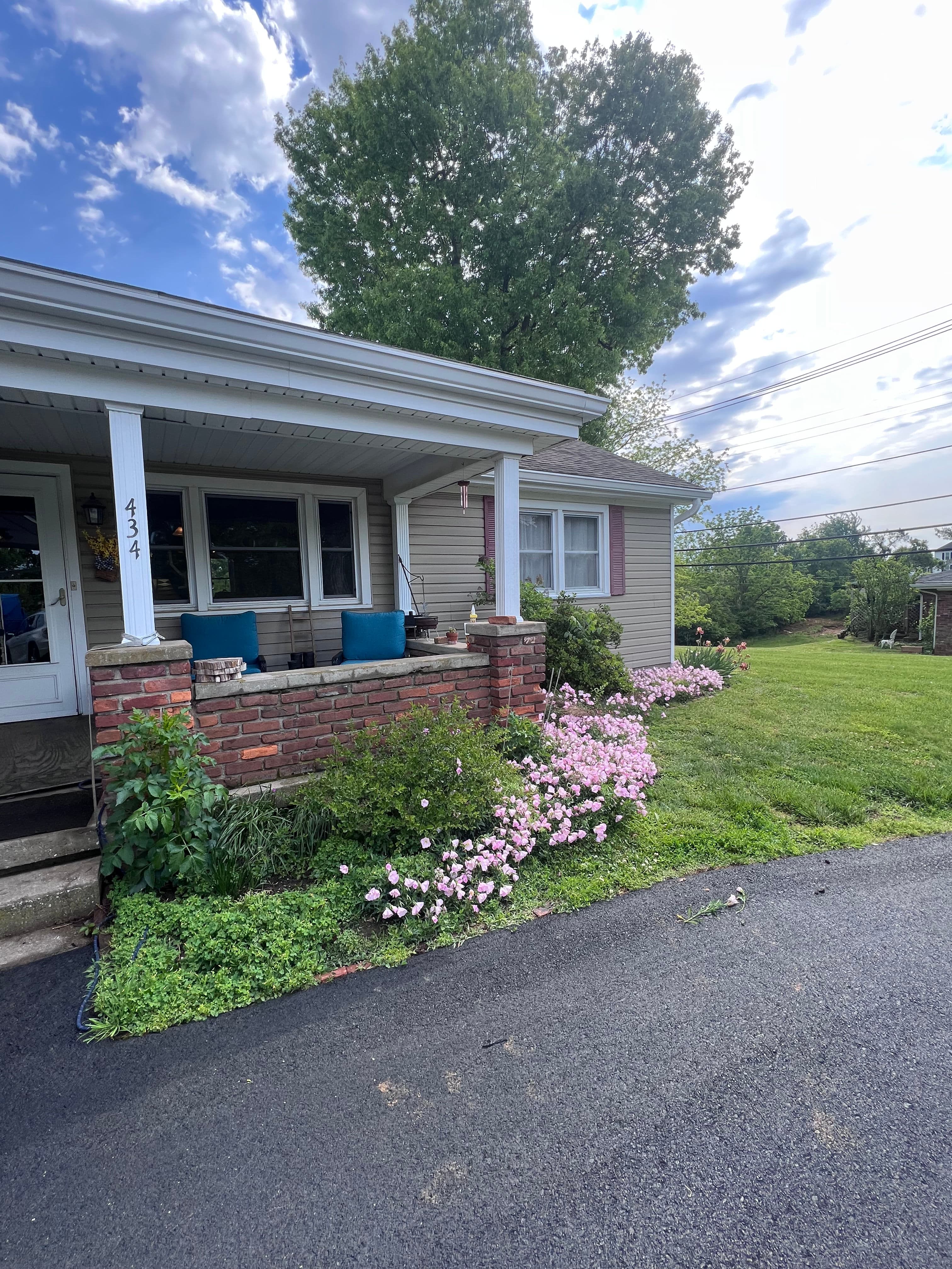 Project Landscape Cleanup and Fresh Mulch in Frankfort image