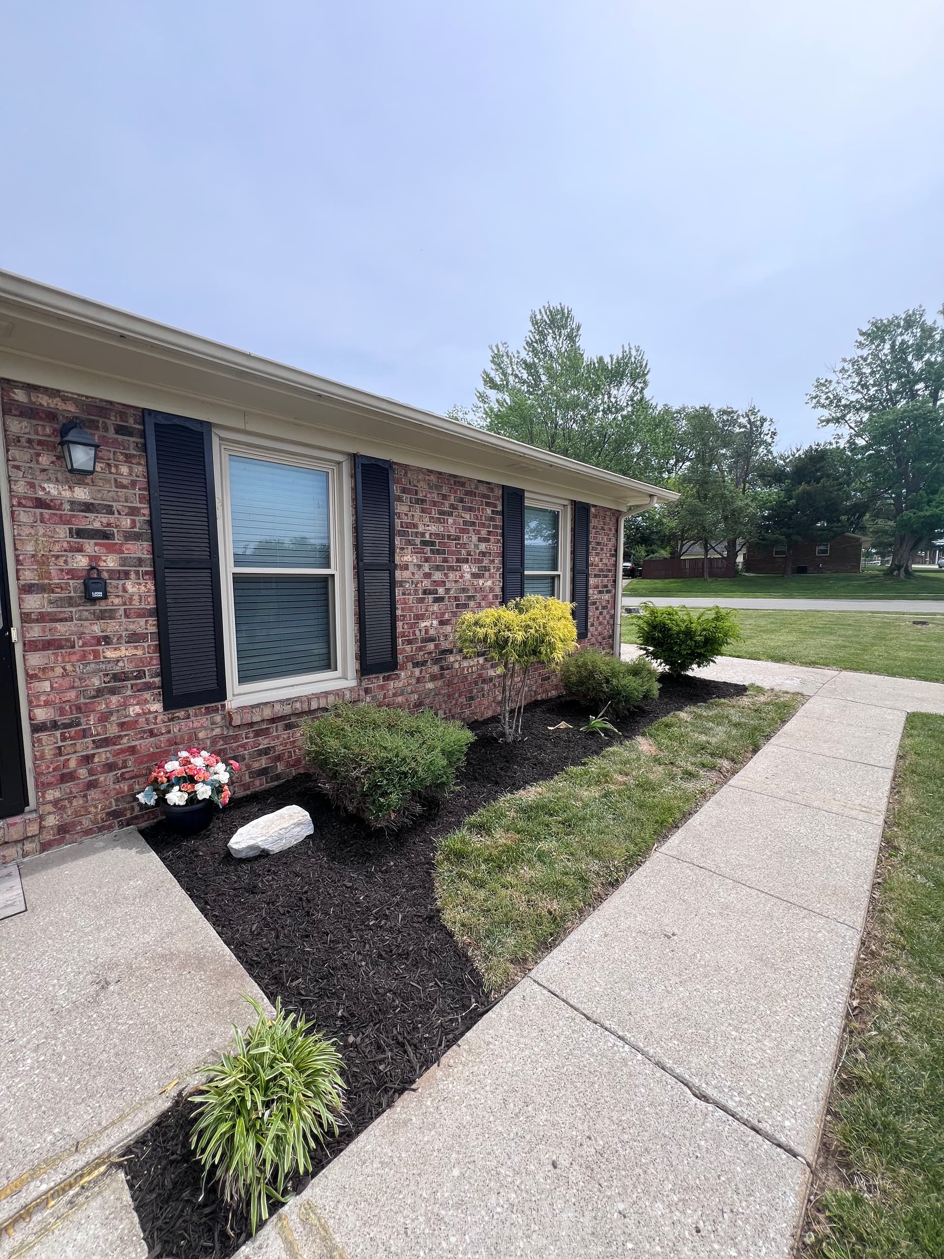 Gallery photos for Front Yard Landscape Refresh with New Mulch and Natural Edge: Image #1