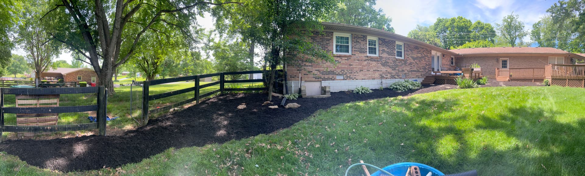 Gallery photos for Fresh Mulch Beds Done Right in Frankfort KY: Image #3